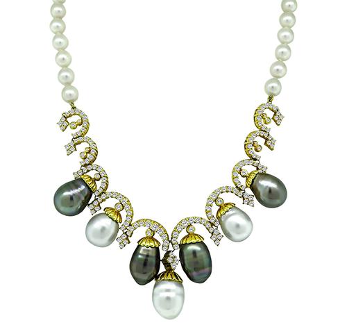 Round Cut Diamond Gray and White Pearl 18k Yellow Gold Necklace