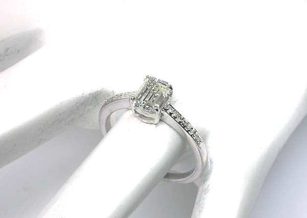 0.80ct Emerald Cut Diamond 18k White Gold Engagement Ring