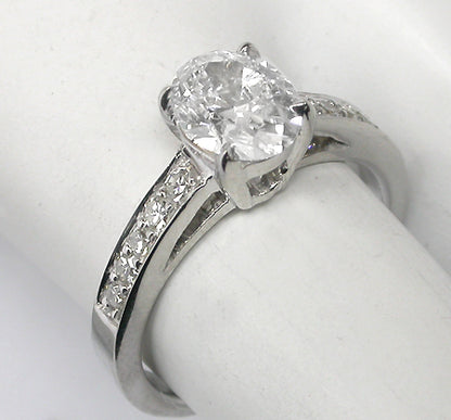 1.01ct Oval Brilliant Diamond 18k  Gold Engagement Ring