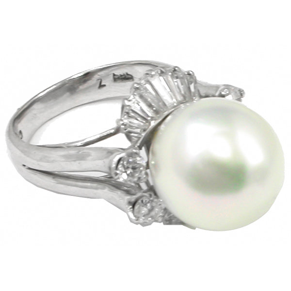 White South Sea Pearl 0.55ct Diamond Gold Ring