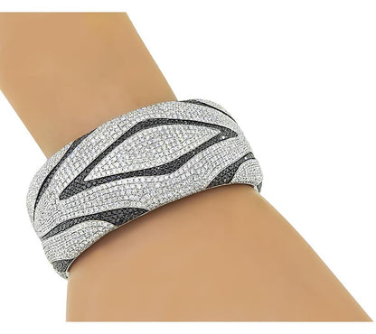 16.00ct Diamond 9.00ct Black Diamond Gold Bangle