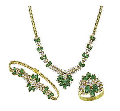 Estate 18.00ct Emerald 4.50ct Diamond 18k Gold Necklace Bracelet and Ring Set