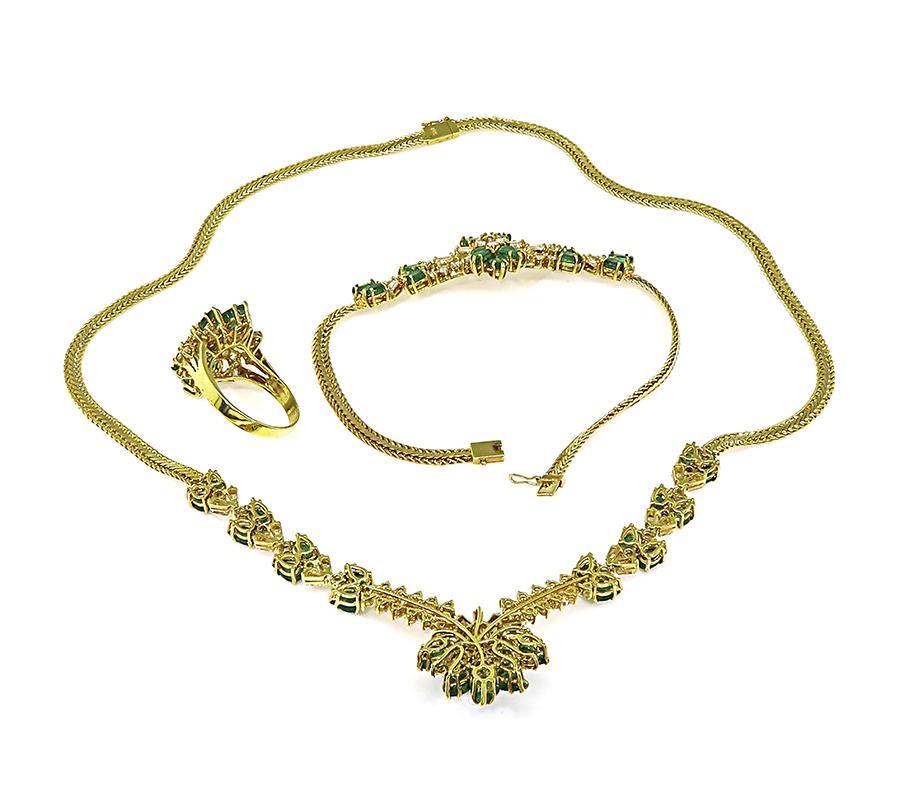 Estate 18.00ct Emerald 4.50ct Diamond 18k Gold Necklace Bracelet and Ring Set