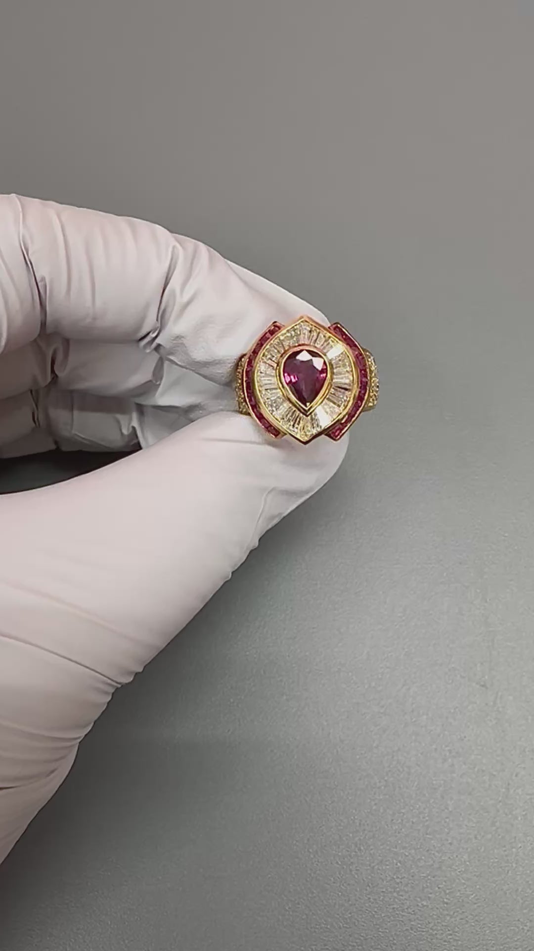Estate 0.87ct Ruby 1.61ct Diamond 18k Yellow Gold Ring