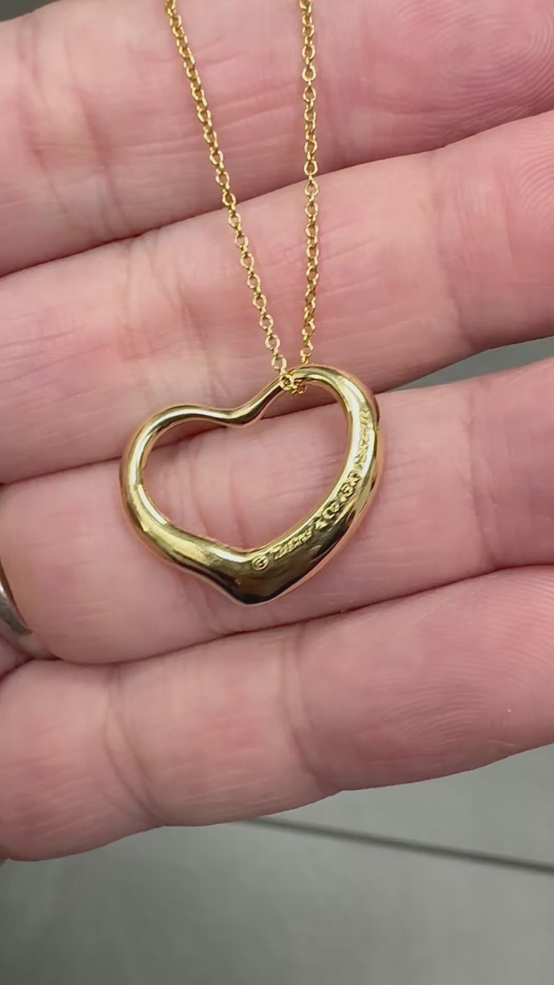 Estate Tiffany & Co 18k Yellow Gold Peretti Heart Pendant Necklace