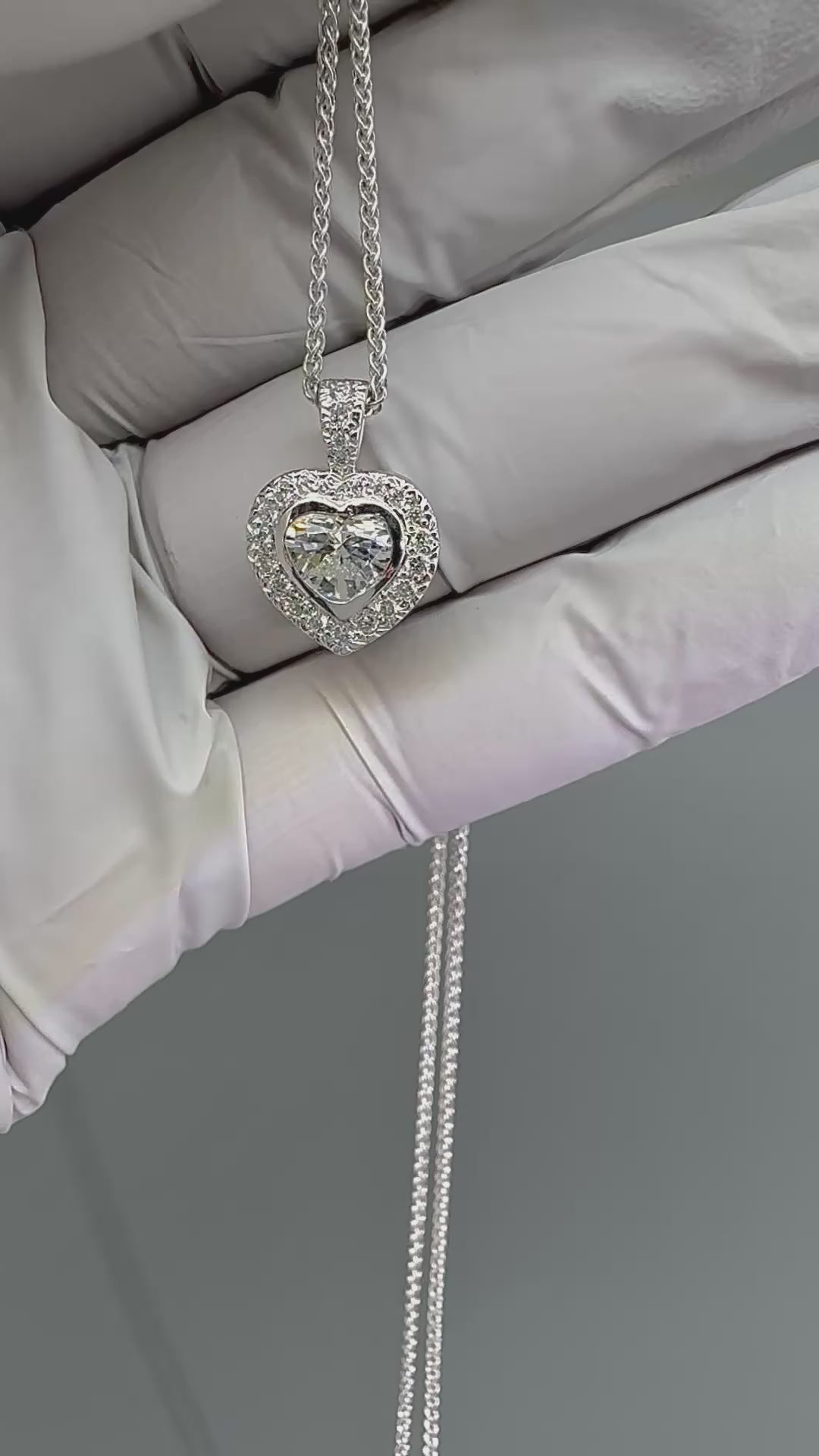 Estate 1.50cttw Diamond Platinum Heart Pendant Necklace