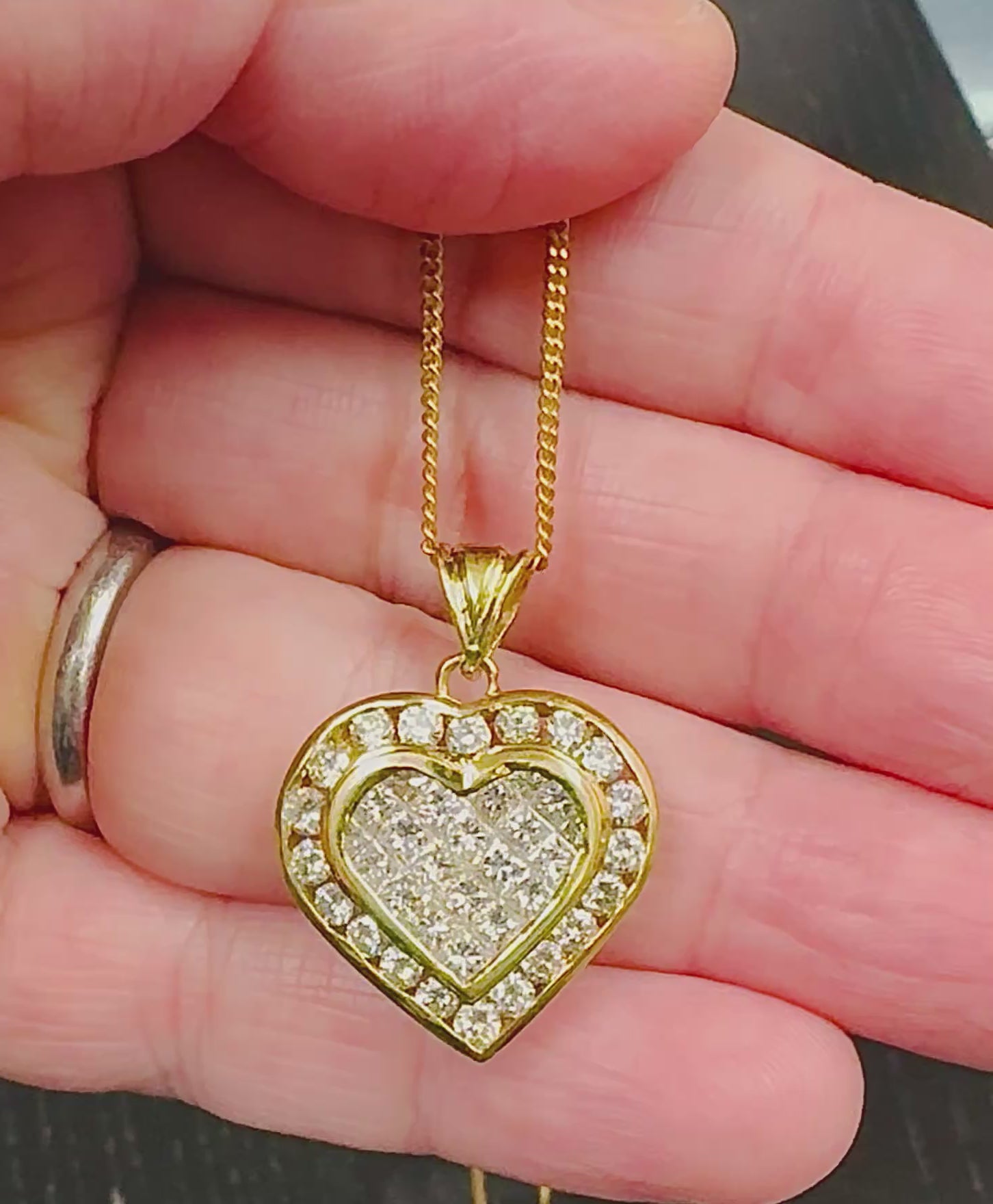 Estate 3.00ct Diamond 18k Yellow Gold Heart Pendant Necklace