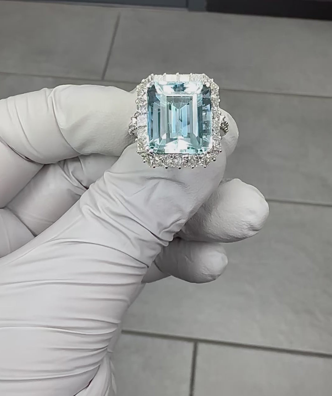11.00ct Aquamarine 1.90ct Diamond 18k White Gold Ring