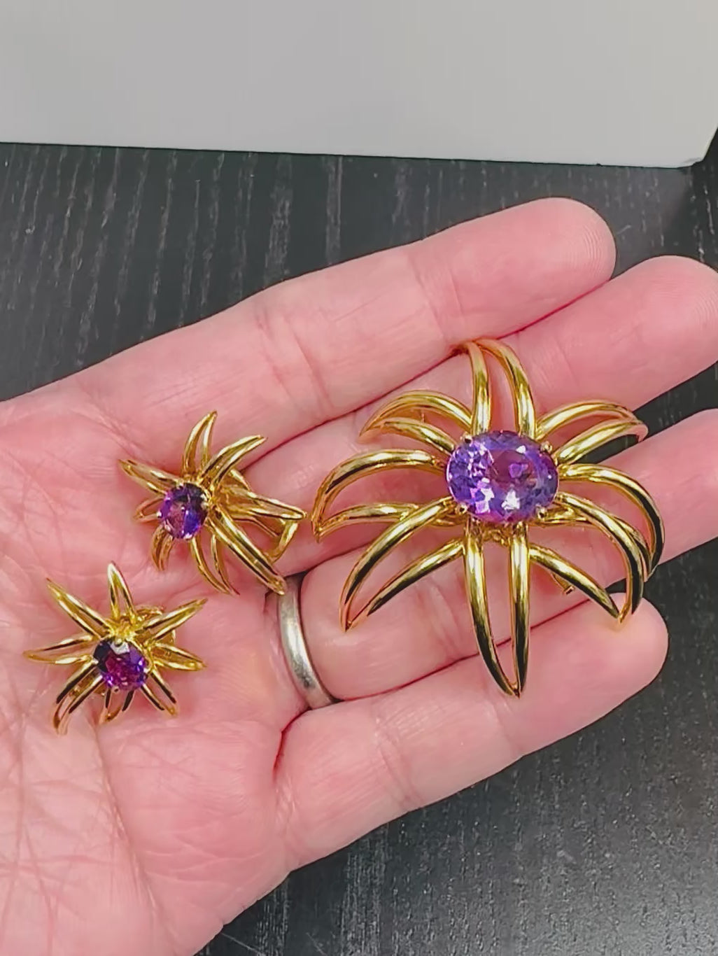 Estate Tiffany & Co 15.00ct Amethyst 18k Gold Fireworks Pin and Earrings Set