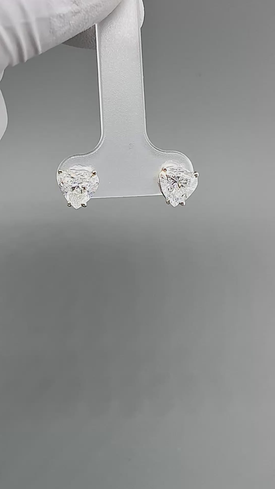 Estate GIA Certified 1.00ct and 1.01ct Diamond 14k Gold Heart Stud Earrings