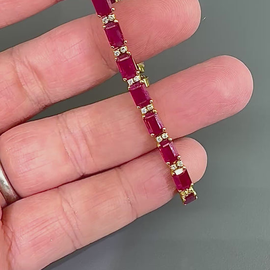 Estate 17.00ct Ruby 0.75ct Diamond 18k Yellow Gold Bracelet