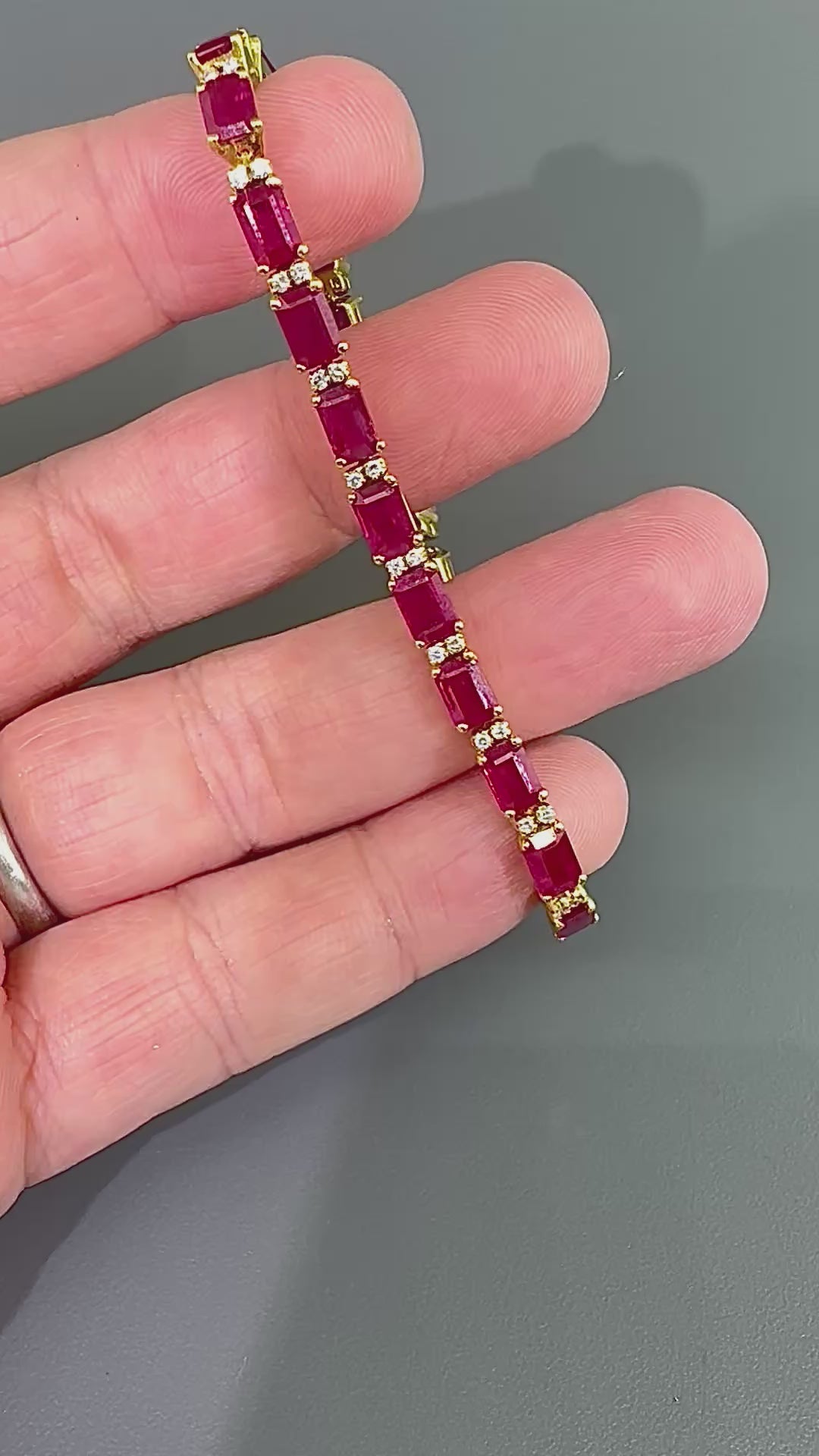 Estate 17.00ct Ruby 0.75ct Diamond 18k Yellow Gold Bracelet