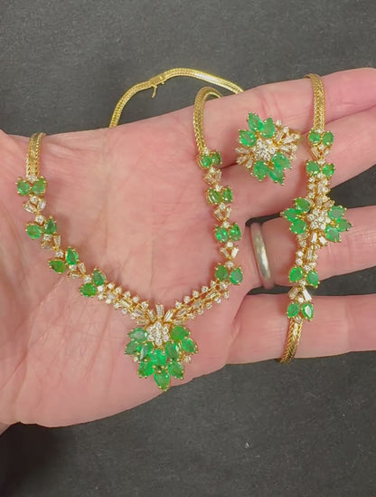 Estate 18.00ct Emerald 4.50ct Diamond 18k Gold Necklace Bracelet and Ring Set
