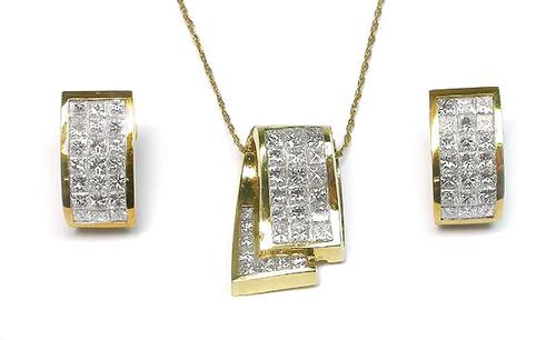 Princess Cut Diamond 18k Yellow Gold Pendant and Earrings Set