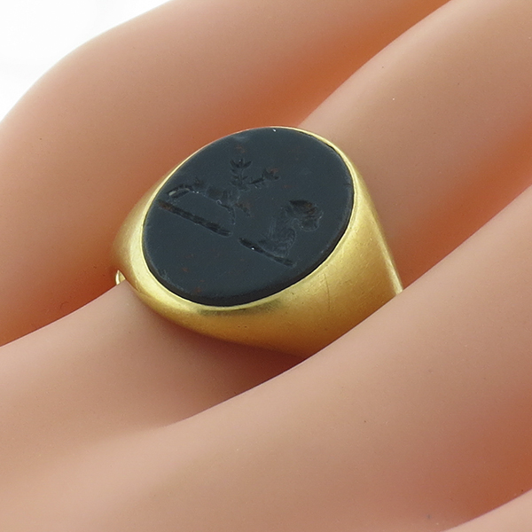 18k yellow gold signet ring 1