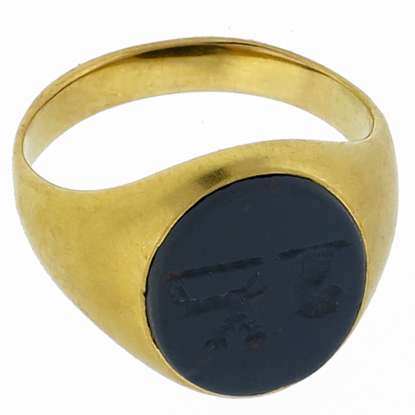 18k yellow gold signet ring 1