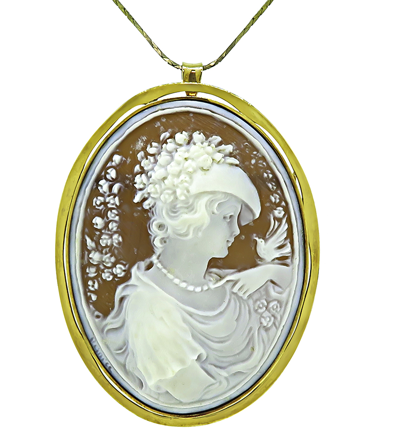 Vintage Gold Cameo Pin / Pendant